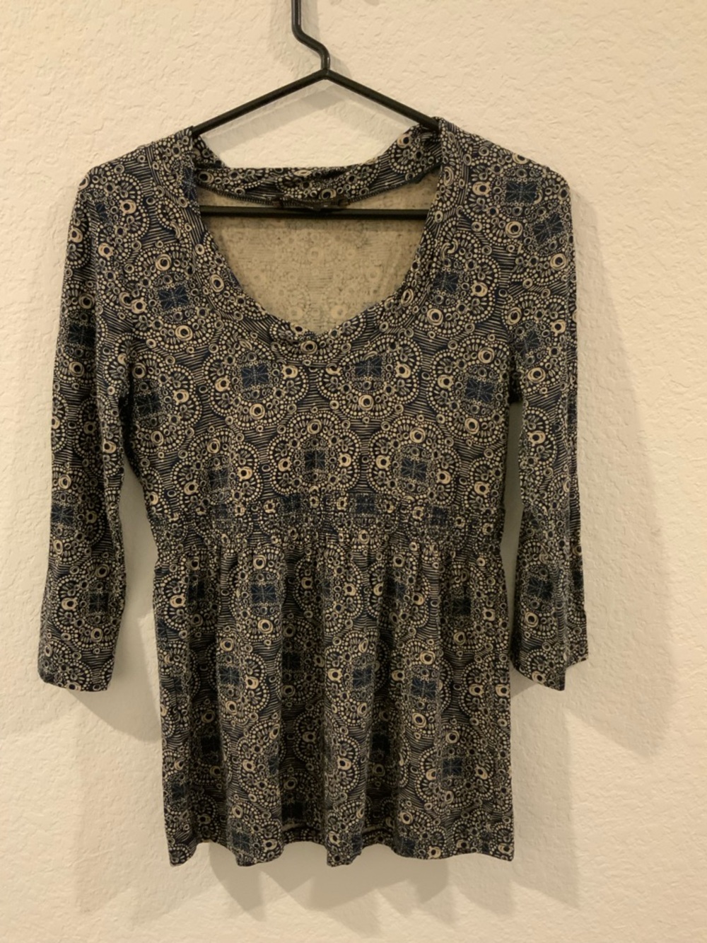 BCBGMAXAZRIA Blue Scoop Neck Blouse – Size M
